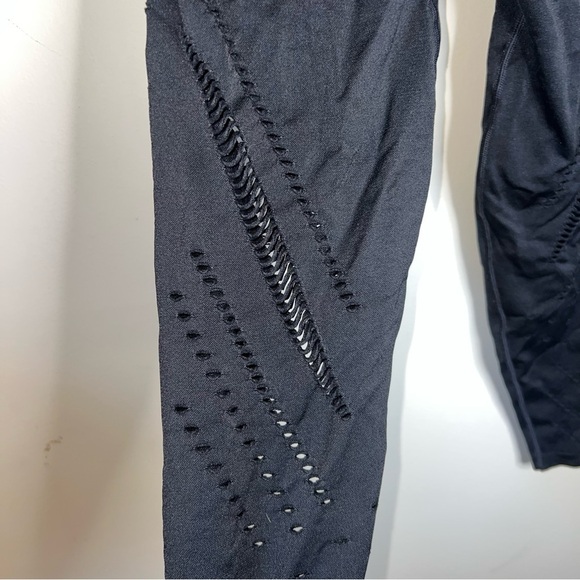 Victoria’s Secret Victoria Sport Black Seamless Laser Cutout Leggings Size XL - Picture 9 of 13